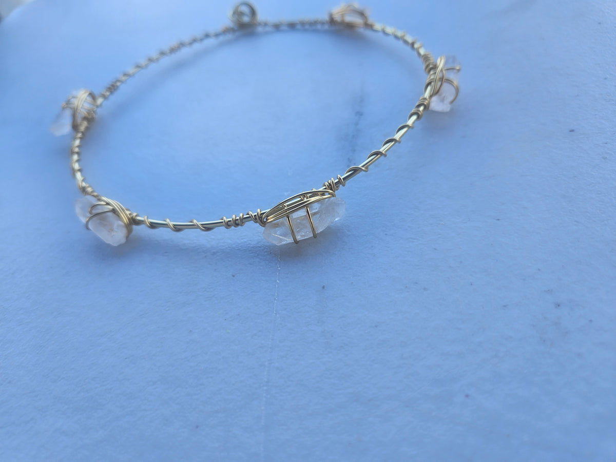 CLEAR QUARTZ WIRE CHOKER