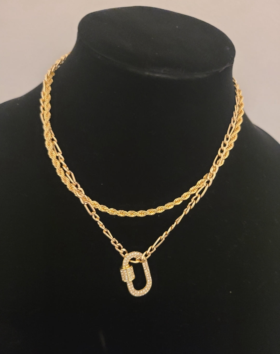 Glam Clasp Necklace