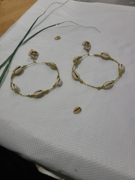 Cowrie Clay hoops (5 shells)